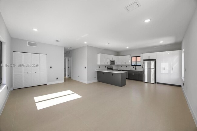 Building Photo - 601 NW 3rd Ave