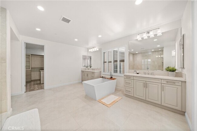 Building Photo - 1151 Summit Oak Dr