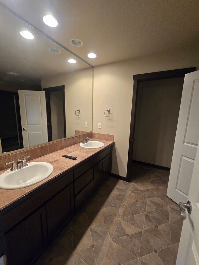 Building Photo - Welcome to this beautiful 4-bedroom, 2.5-b...