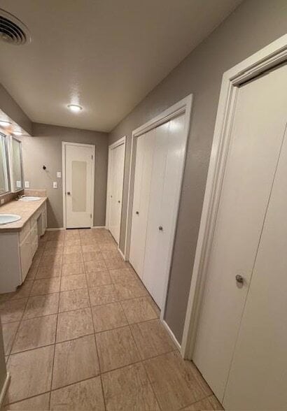 Building Photo - 1402 W Pecan Ave