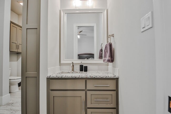 Building Photo - Stunning 4-Bedroom Luxury Home with Resort-Style Pool in Prestigious Oakmont Estates – Available ...