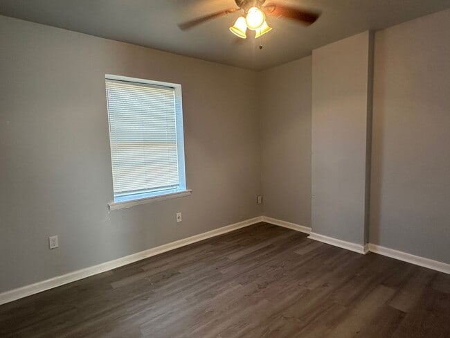 Building Photo - 2 Bed Row Home- Chester, PA