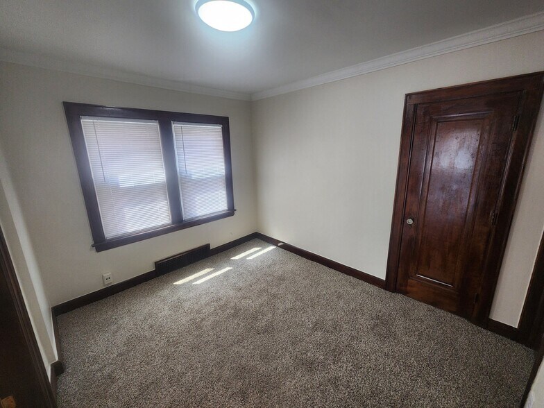 Building Photo - 17145-17147 Santa Rosa Dr