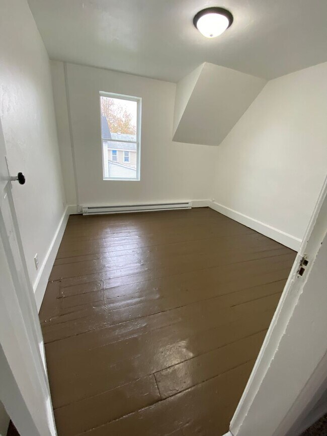 Building Photo - 341 Pecor St