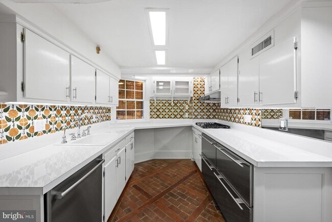 Building Photo - 1423 34th St NW