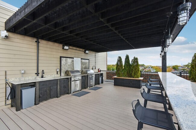 Building Photo - 1609 N Rutherford Ave