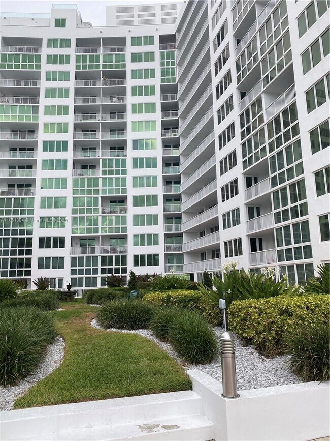 Building Photo - 5401 Collins Ave