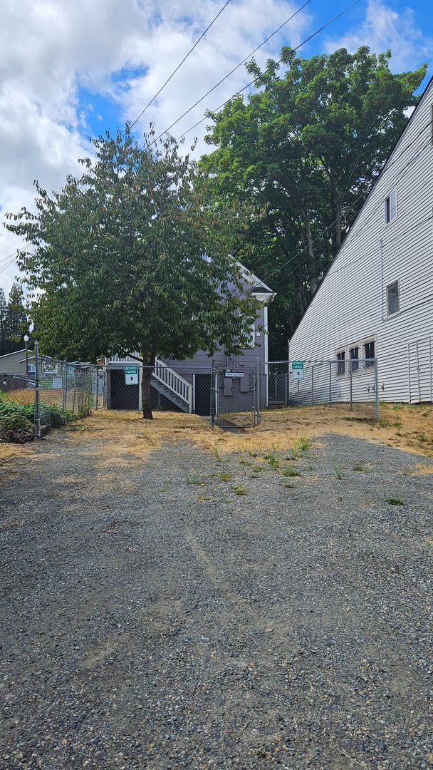 Building Photo - Super cute Duplex in Heart of Tacoma (Lower Unit)