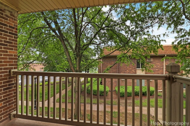 Building Photo - 906 W Alleghany Dr