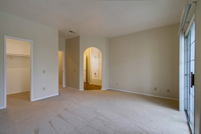 Building Photo - Spacious Townhome in San Marcos, 2-Car Gar...