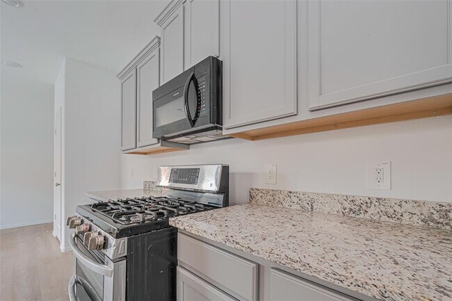 Building Photo - 18439 Summit Ranch Dr
