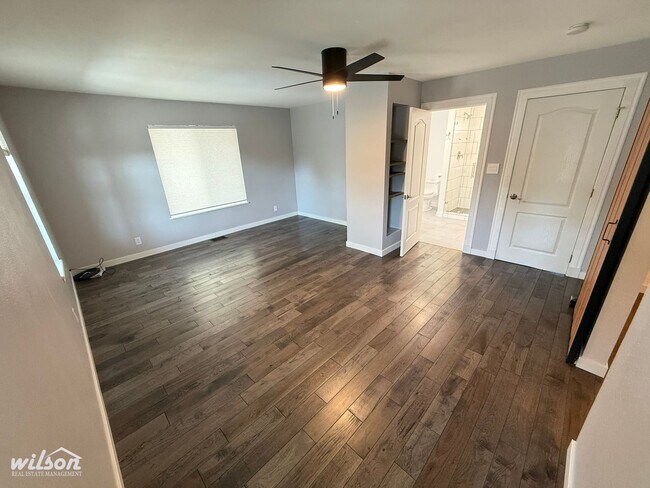 Building Photo - Remodeled 4bd/3ba Naches Home with Firepla...