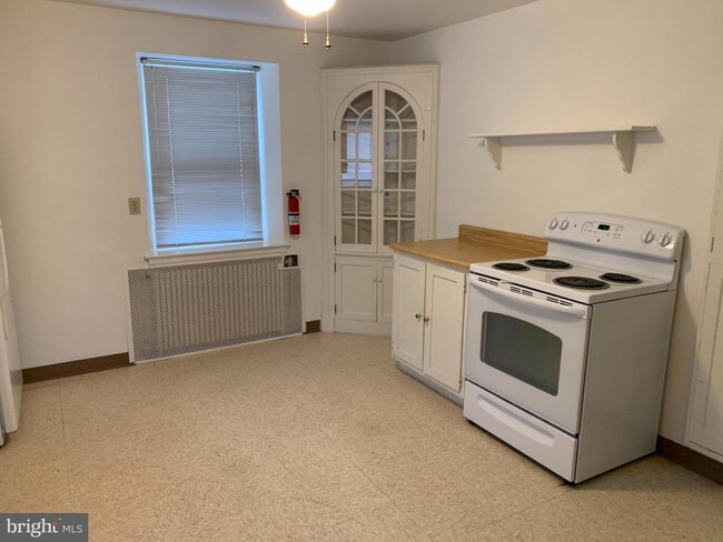 Building Photo - 501 E Philadelphia Ave