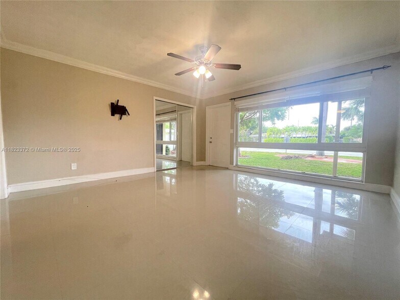 Building Photo - 2809 Middle River Dr