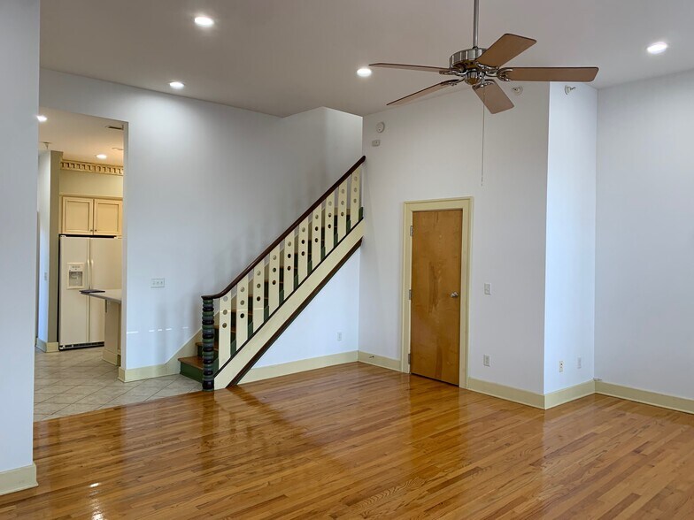 Building Photo - 515 N Main St