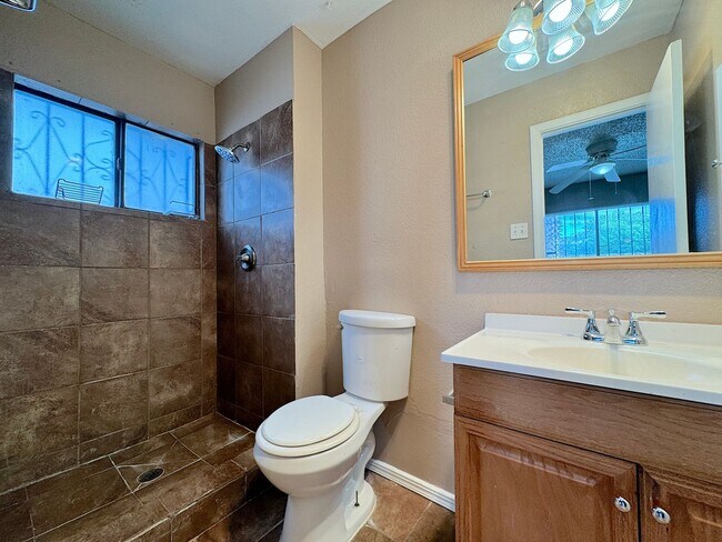 Building Photo - Northeast El Paso 3 Bed Refrig A/C with Pool!