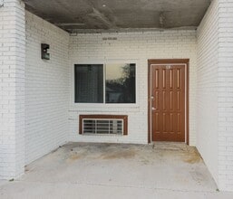 Building Photo - West Knoxville 37919 - 1 Bedroom Apartment in West Knoxville! Available Now! 1 Bedroom, 1 Bath. -...