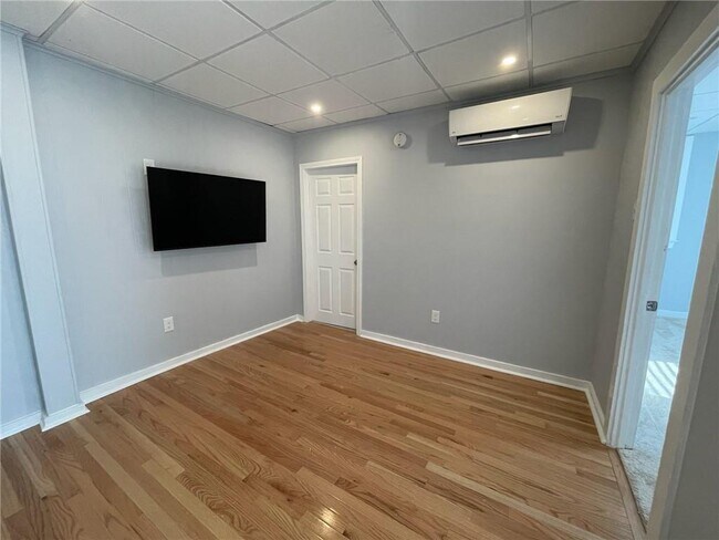 Building Photo - 40-40 Freebody St