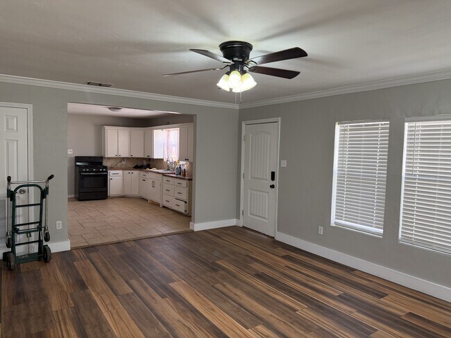 Building Photo - 3417 27th St