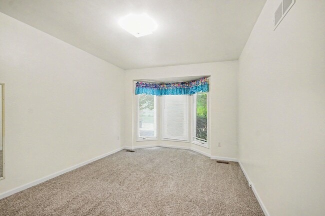 Building Photo - 456 Essex Dr
