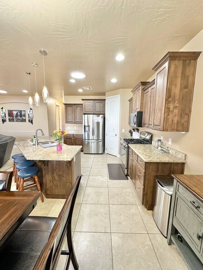 Building Photo - Short term lease! Beautiful Furnished St. George Home!!