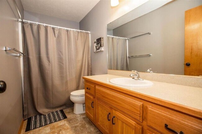 Building Photo - MINUTES FROM OGDEN GATE! LARGE BACKYARD!