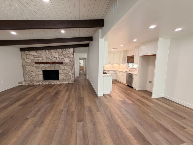 Building Photo - Beautiful 4 Bedroom Cypress House For Rent-Completely Remodeled!