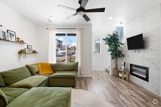 Building Photo - Modern 3BD, 2.5BA Castle Pines Townhome wi...