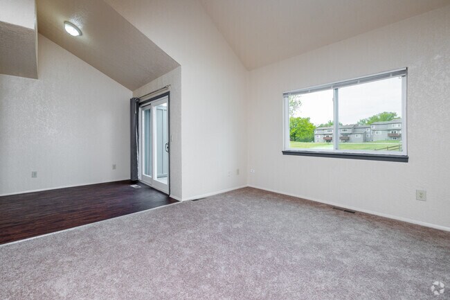 3BR, 1.5BA Townhome - 1,740SF - Living & Dining Room - Bryant Manor