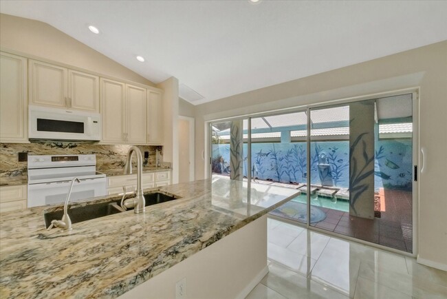 Building Photo - 3BR/2.5BA Private Pool Home | Chestnut Creek Community in Venice