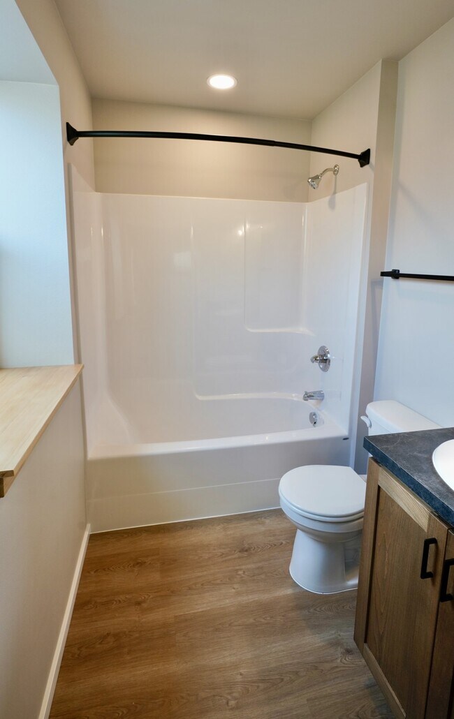 Building Photo - Baker Street Lofts