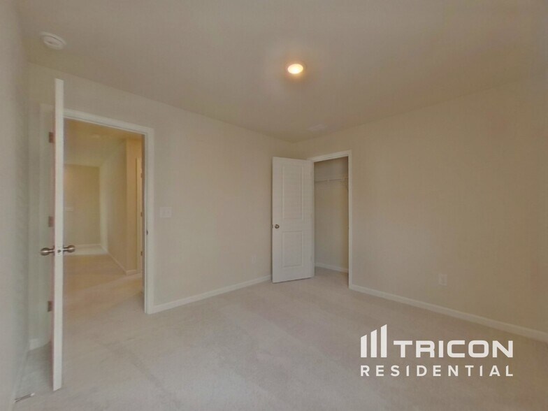 Building Photo - 3093 Whispering Willows Ct