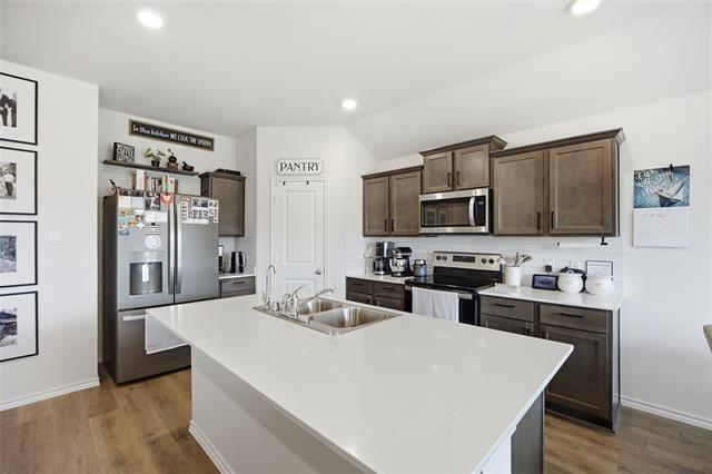 Building Photo - 304 Red Strm Wy