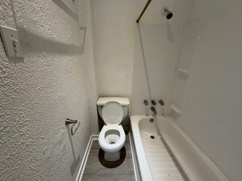 Building Photo - 5809 Hobart St