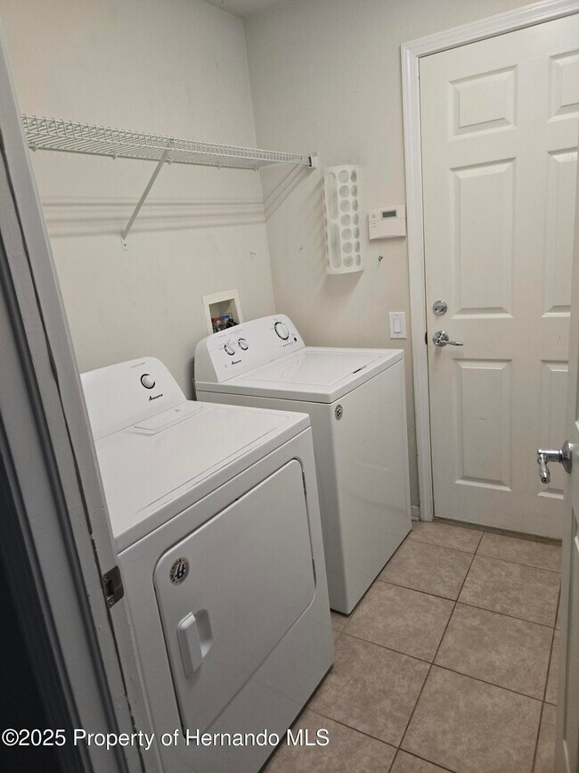 Building Photo - 14392 Wake Robin Dr