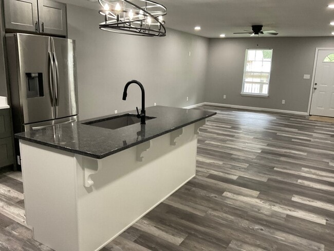 Building Photo - PRE LEASING- AVAILABLE JUNE 10TH - 3 Bedroom/2 Bathroom House In Frontenac