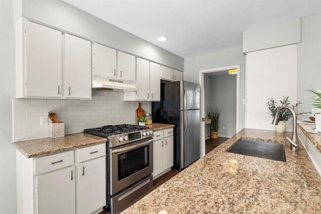 Building Photo - 12314 Double Tree Ln