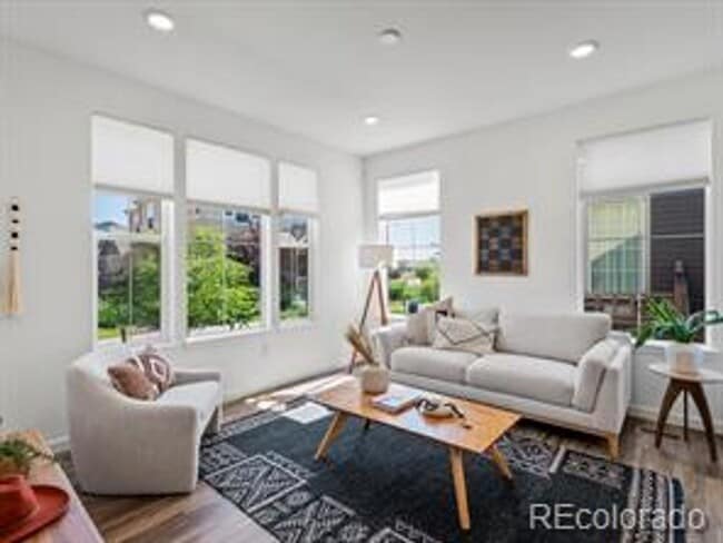 Building Photo - ***Beautiful 4 bed 3 bath nearly-new home in Erie***