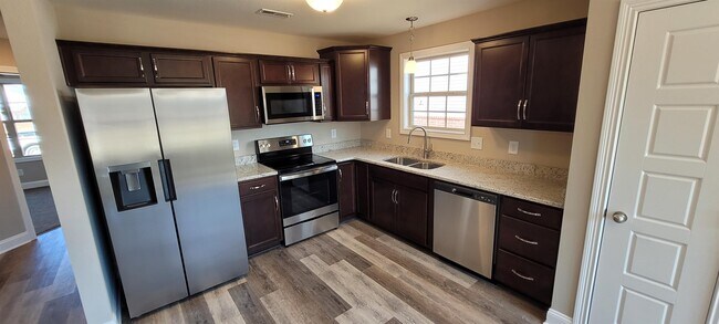 Building Photo - 1098 Whitney Dr