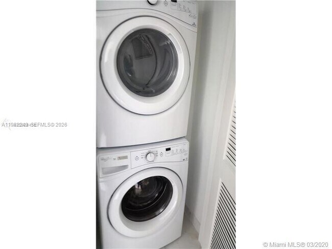 Building Photo - 400 Sunny Isles Blvd