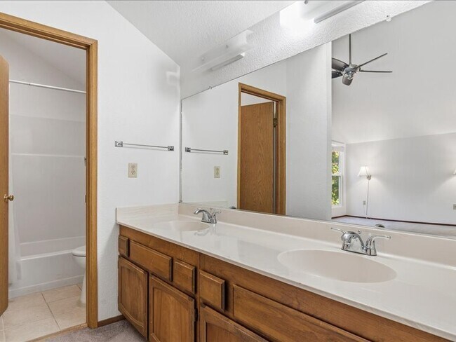 Building Photo - 1304 Foothill Dr