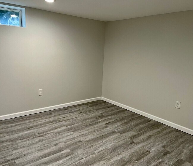Building Photo - Updated 2 bedroom home in Alton