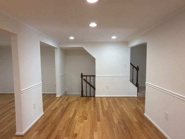 Building Photo - Beautiful 4 Bed 2.5 Bath Townhome in Burke For Rent!