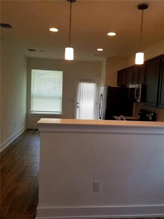 Building Photo - 1614 Roseburg Dr