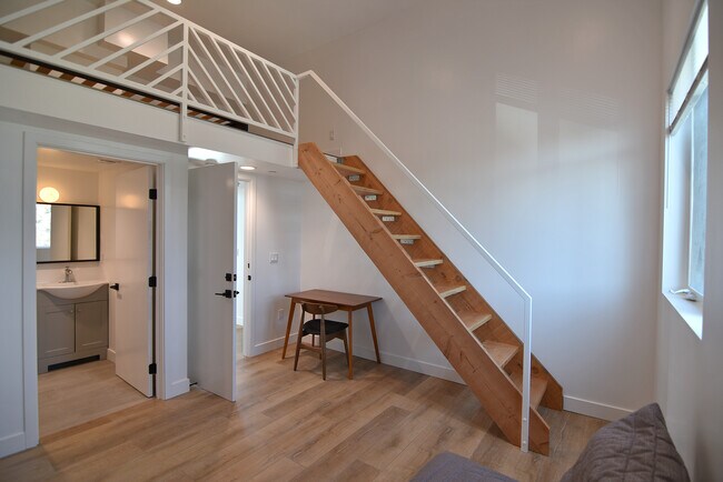 Building Photo - 2533 S Curson Ave