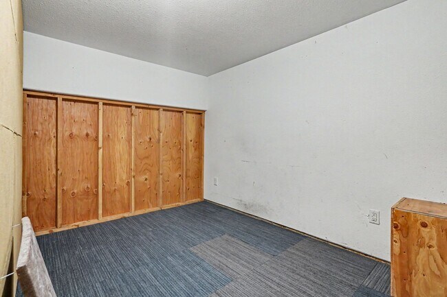 Building Photo - 3 bed, 2 bath home in West Salem's Brush College neighborhood