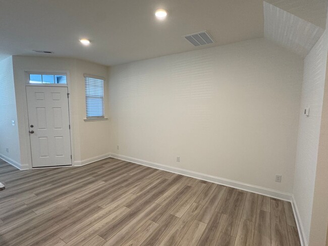 Building Photo - *Move in Special* End Unit 3 Bed | 2.5 Bat...