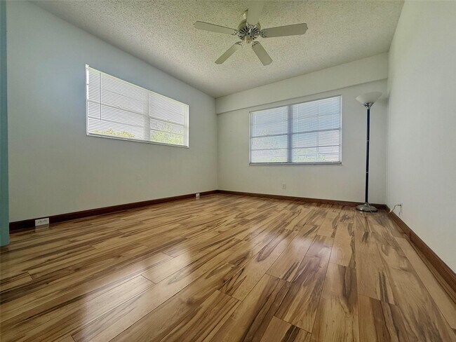 Building Photo - 326 Preston H