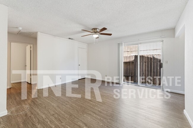Building Photo - 5535 E Knoll Dr