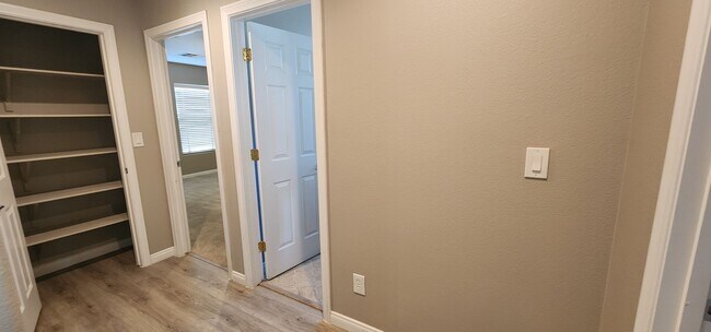 Building Photo - Lone Mountain Heights Luxury Living! 1st-m...